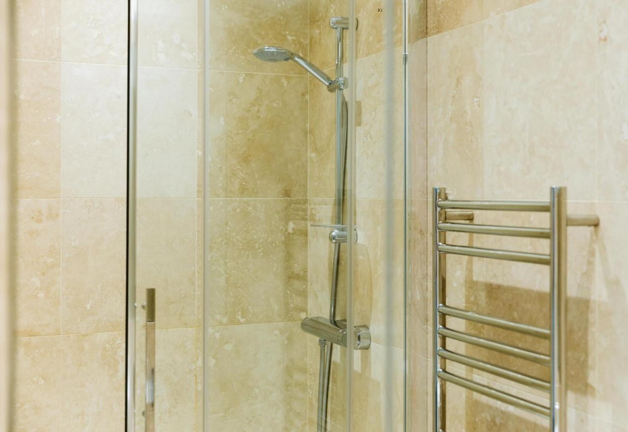 Luxury 1 Bed Flat, Spectacular Views Of Apartment Bath